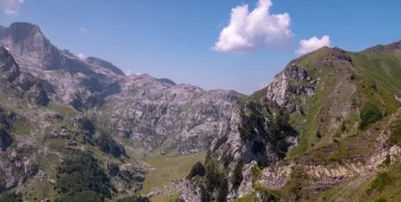 网络图片(侵删) 网络图片(侵删)