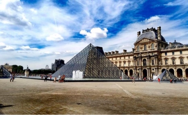 网络图片(侵删) 网络图片(侵删)