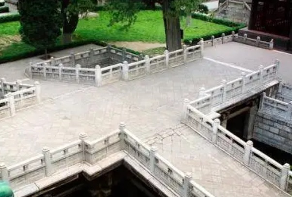 网络图片(侵删) 网络图片(侵删)