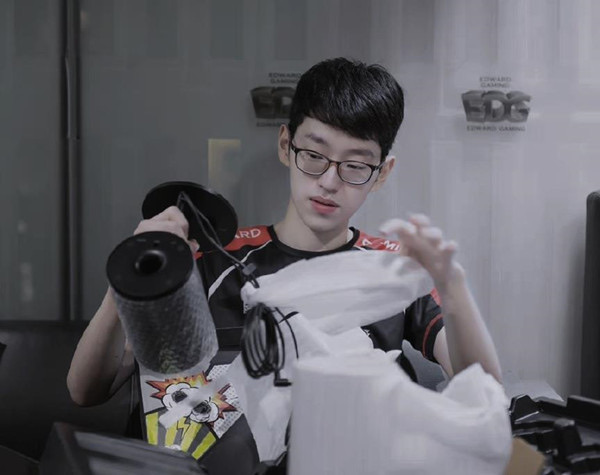 网络图片(侵删) 网络图片(侵删)