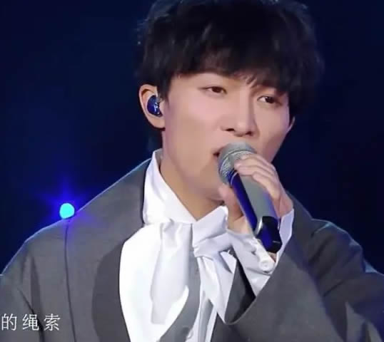 网络图片(侵删) 网络图片(侵删)