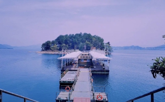 网络图片(侵删) 网络图片(侵删)