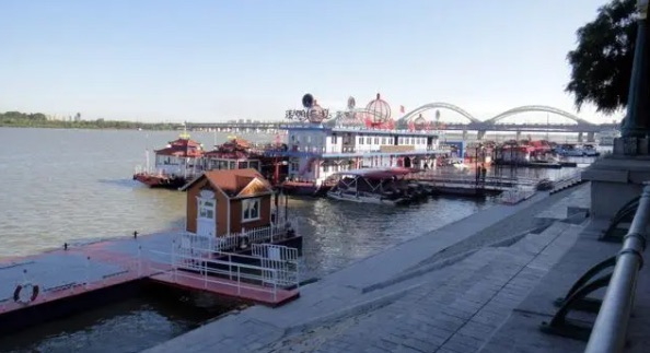 网络图片(侵删) 网络图片(侵删)